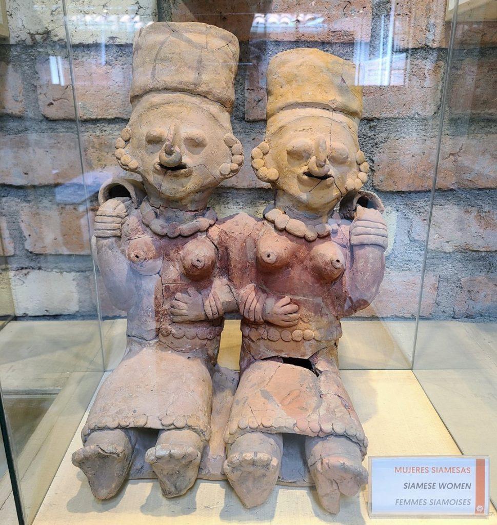 Siamese women, , Museo de las Culturas Aborigenes, Cuenca, Ecuador