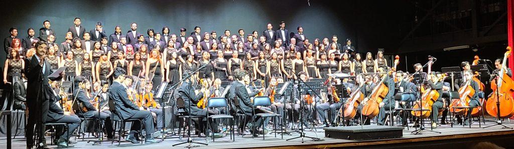 photo of the University of Cuenca's performance of Dvorak's Stabat Mater, with 5 choirs & symphony orchestra