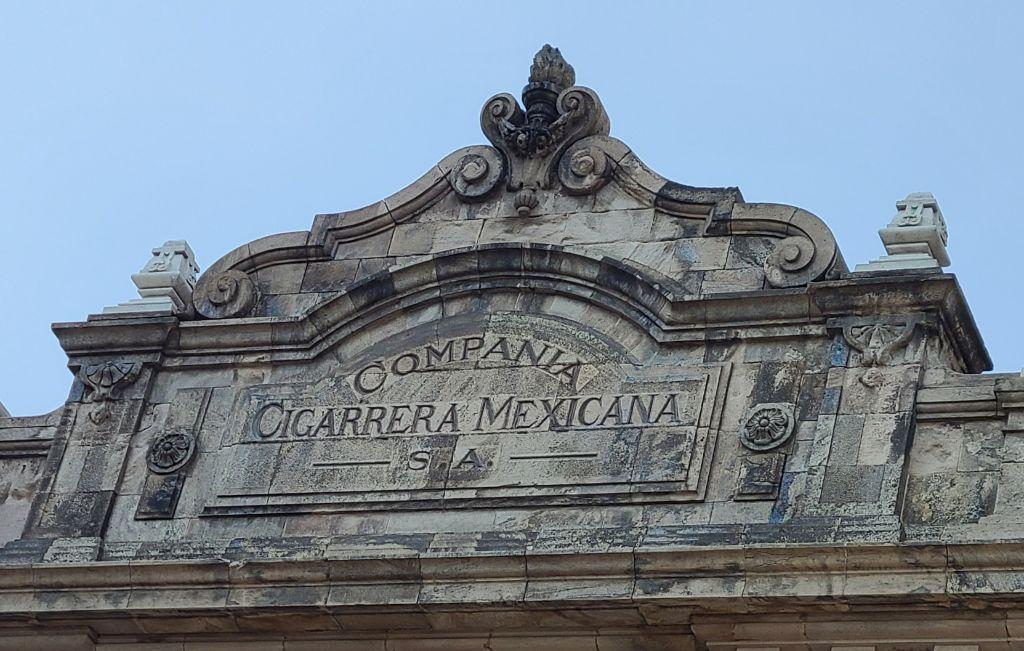 Building detail: Compania Cigarrera Mexicana 